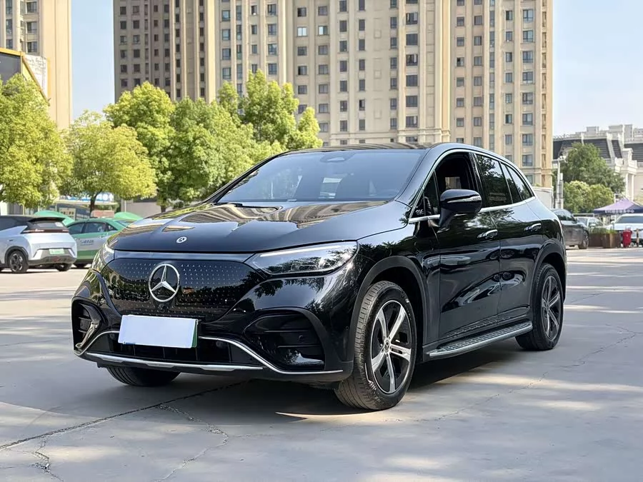 Mercedes Benz EQE SUV