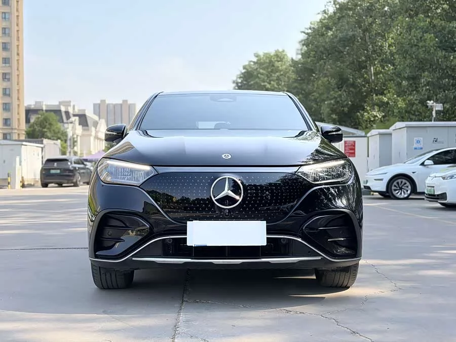 Mercedes Benz EQE SUV
