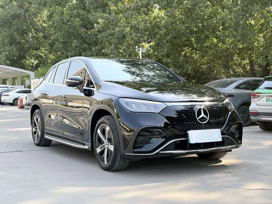 Mercedes Benz EQE SUV