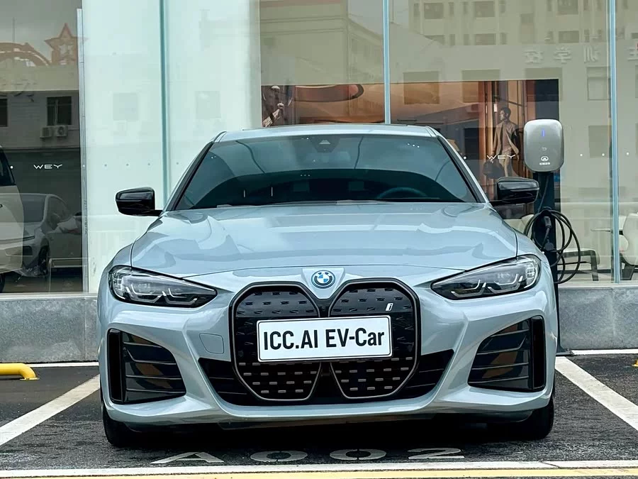 BMW i4