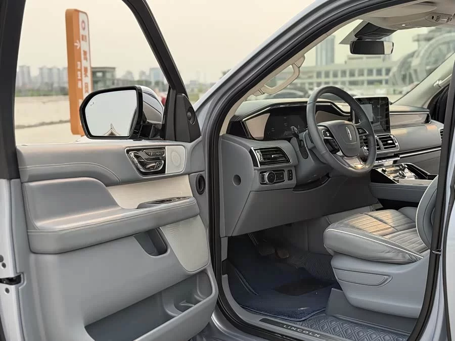 Lincoln Navigator