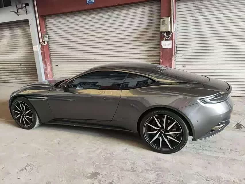 Aston Martin DB11