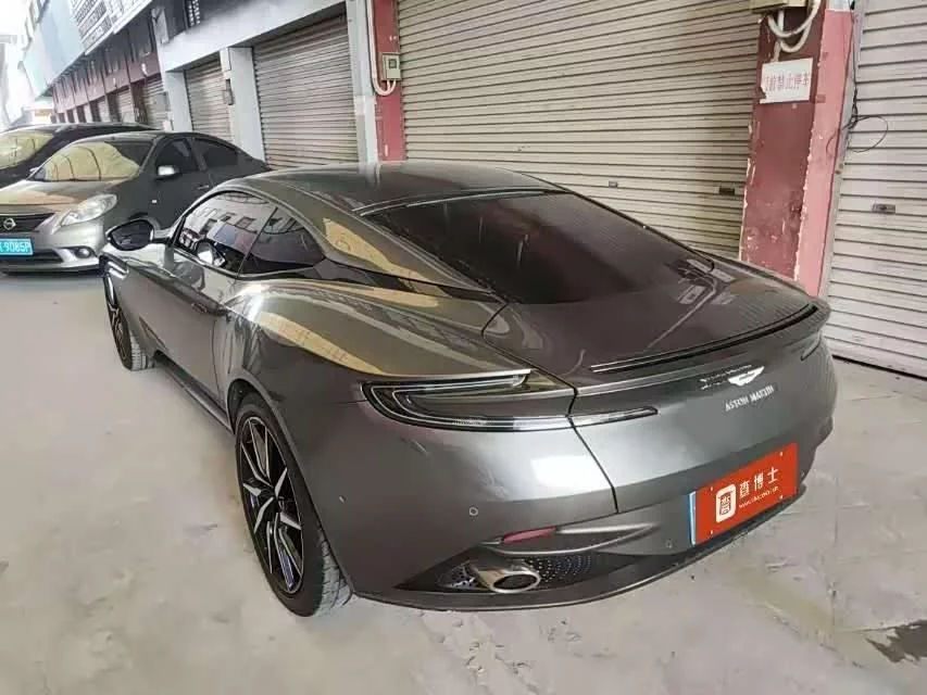 Aston Martin DB11
