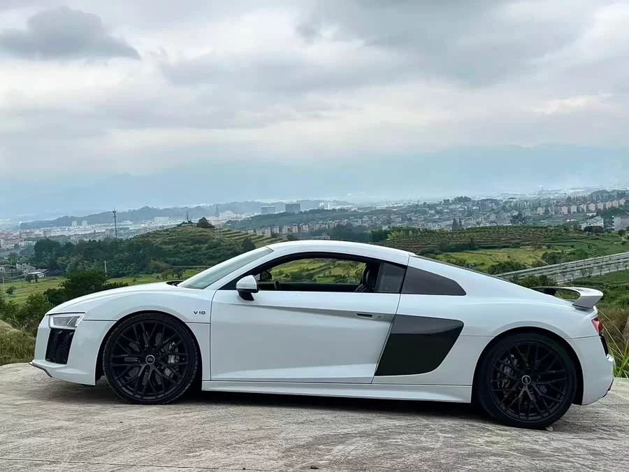 Audi R8