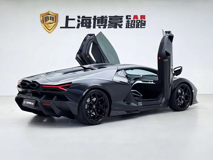 Lamborghini Revuelto