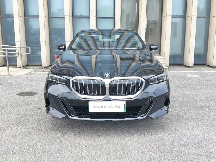 BMW i5