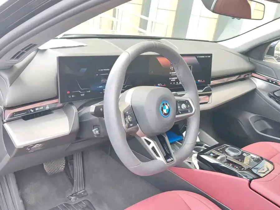 BMW i5