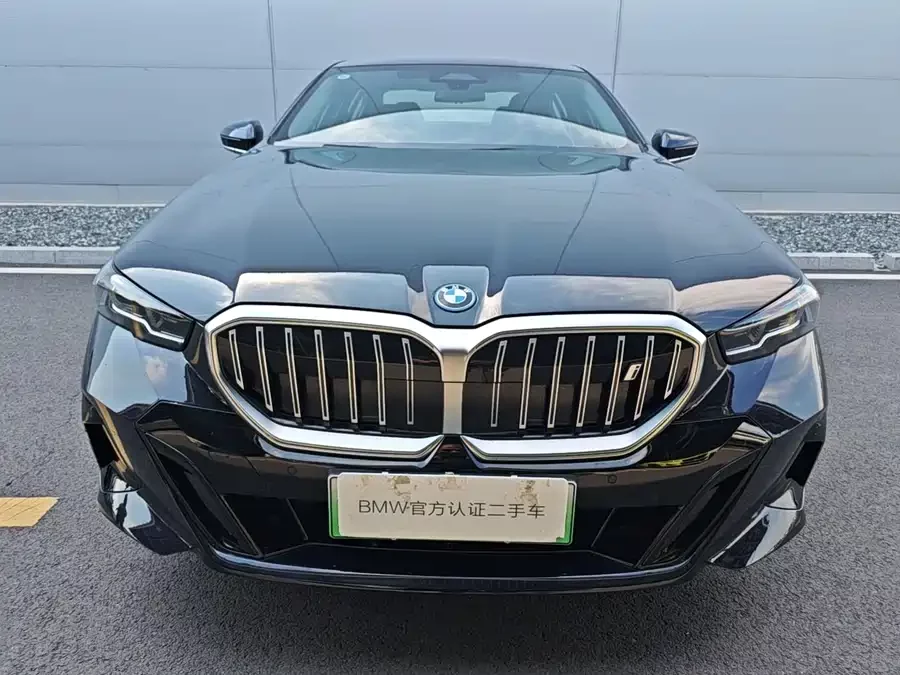 BMW i5