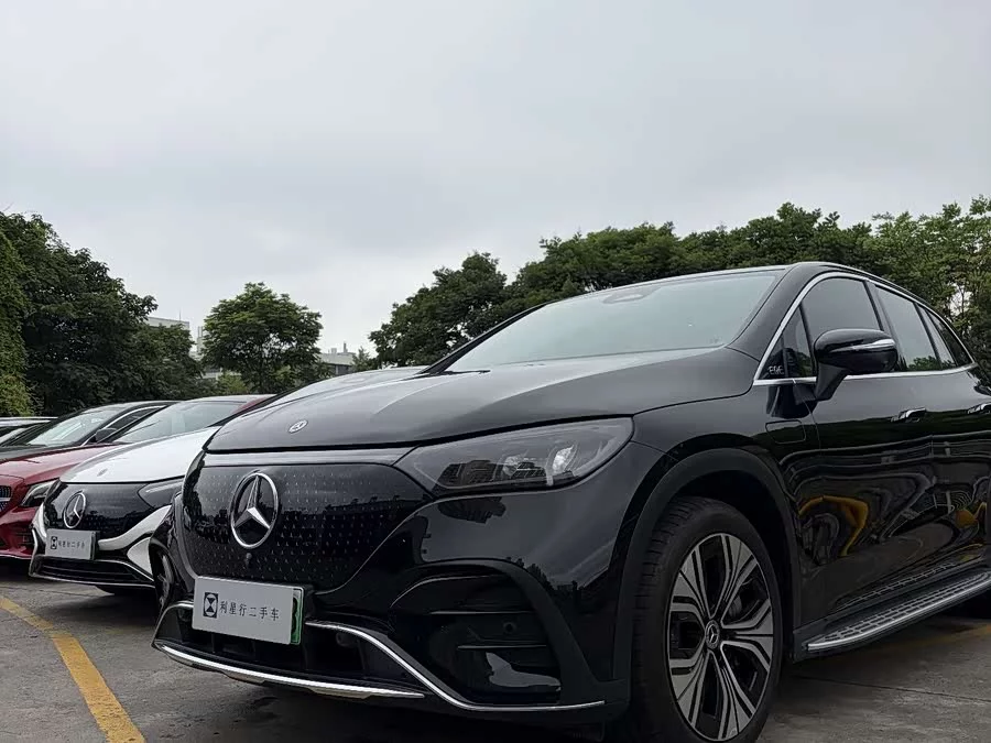 Mercedes Benz EQE SUV