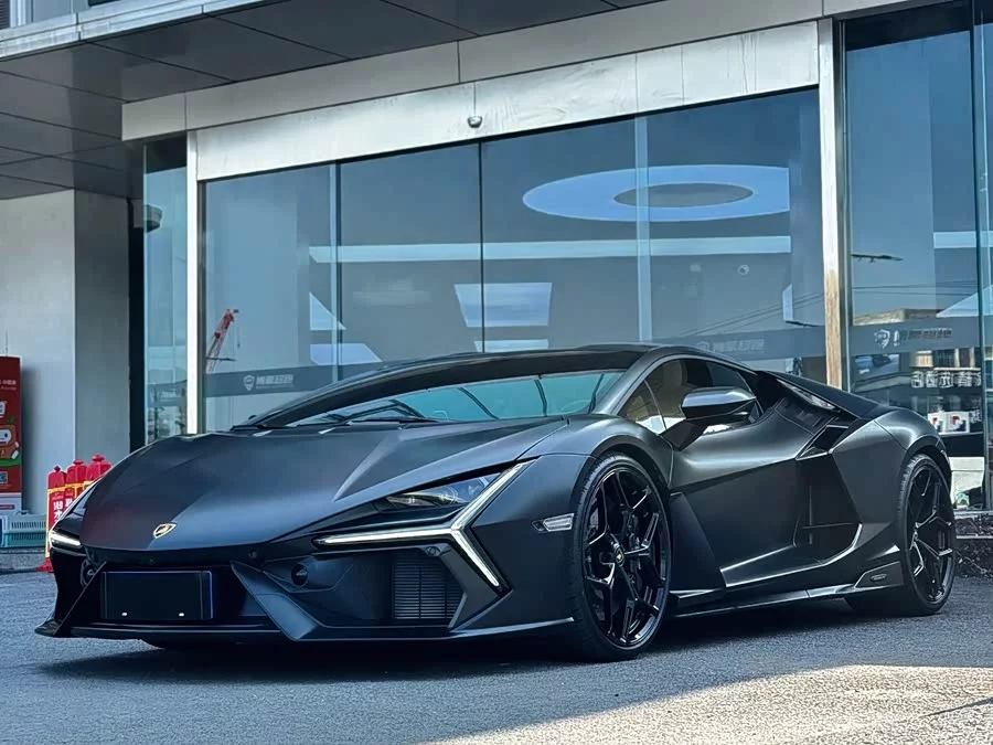 Lamborghini Revuelto