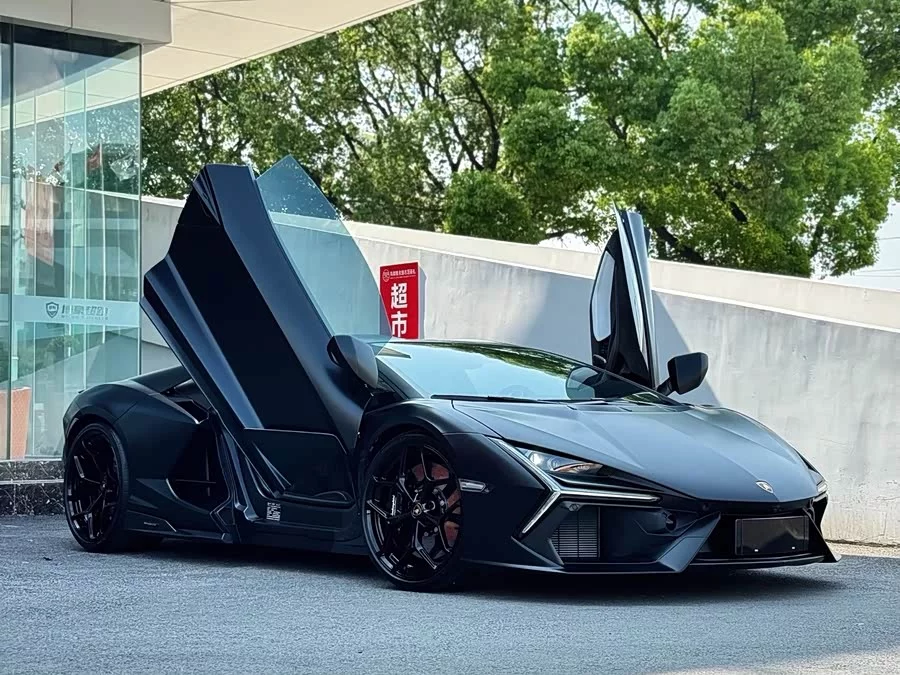 Lamborghini Revuelto