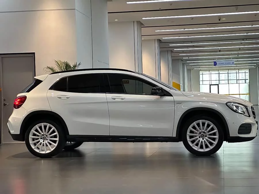 Mercedes Benz GLA