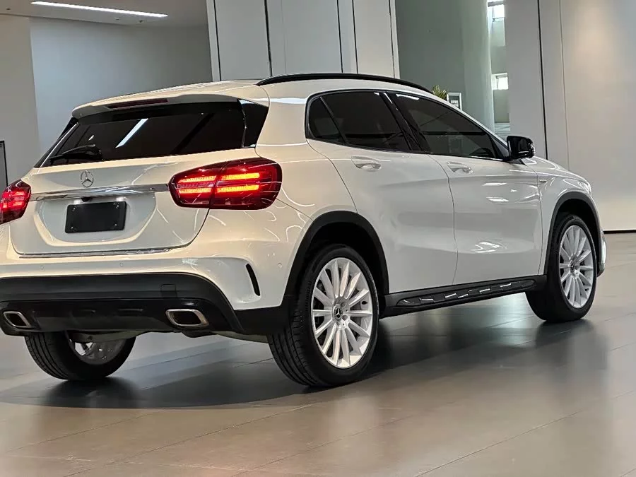 Mercedes Benz GLA