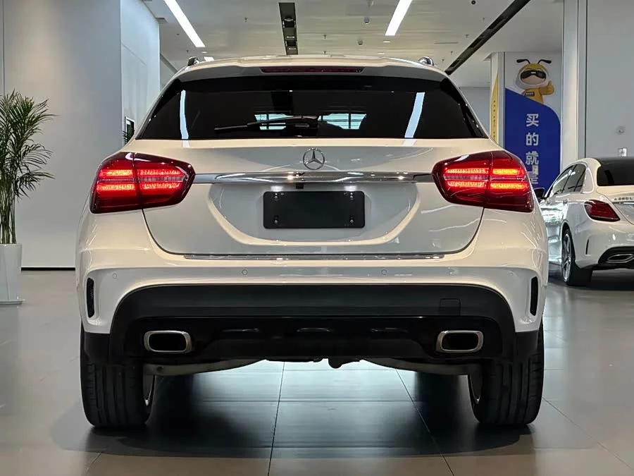 Mercedes Benz GLA