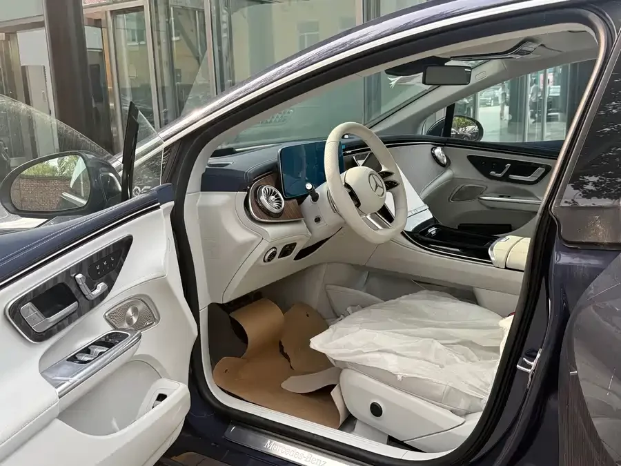 Mercedes Benz EQE