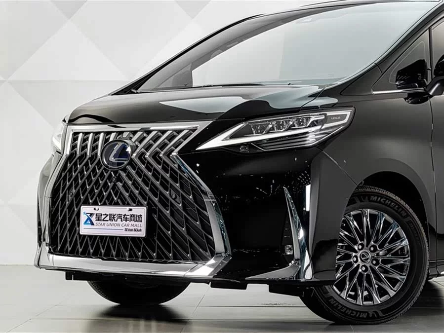 Lexus LM