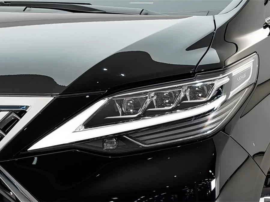 Lexus LM