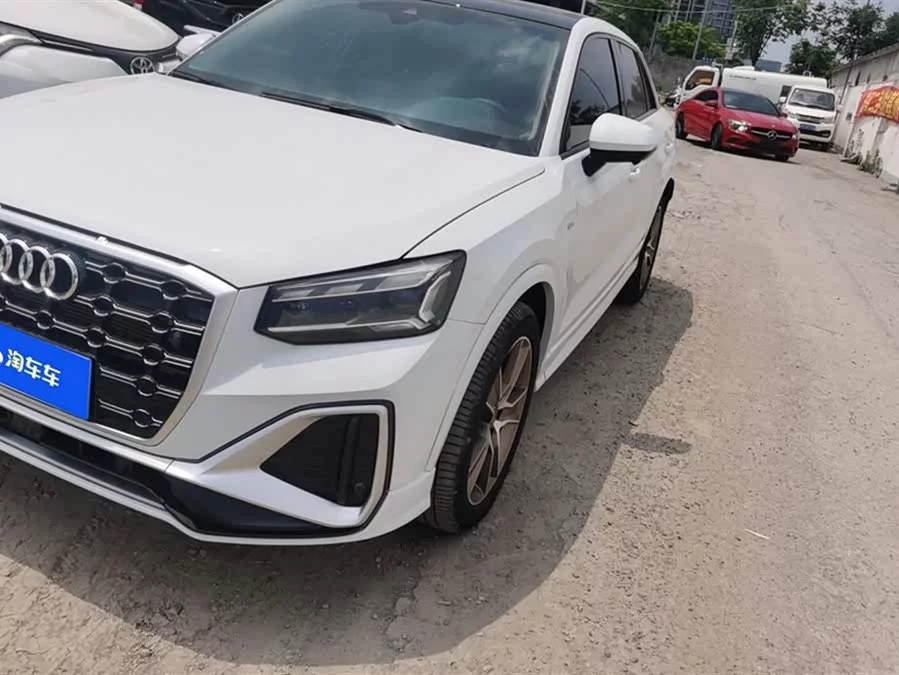 Audi Q2L