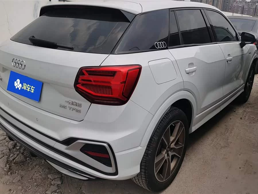 Audi Q2L