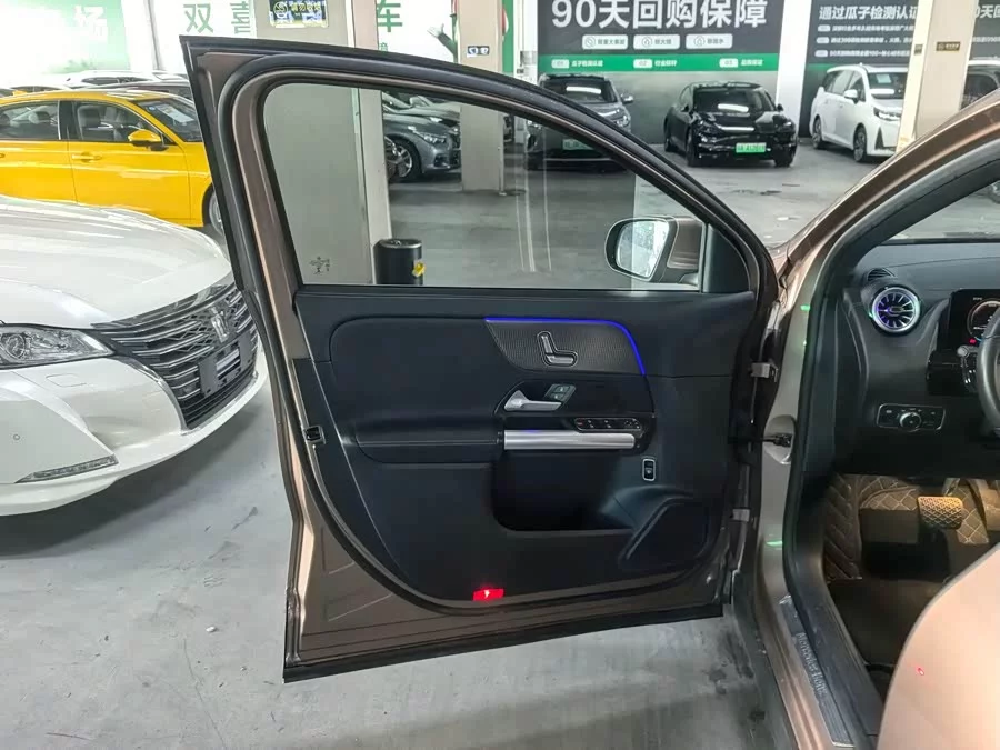 Mercedes Benz EQA