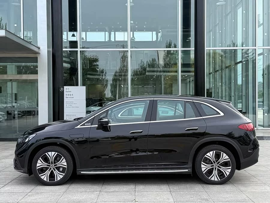 Mercedes Benz EQE SUV