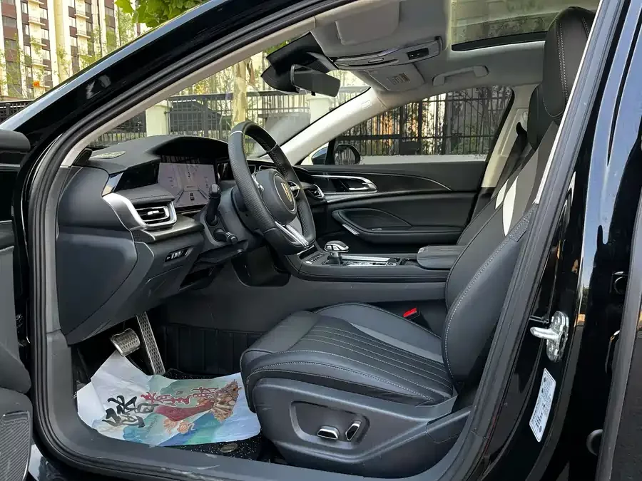 Hongqi H6