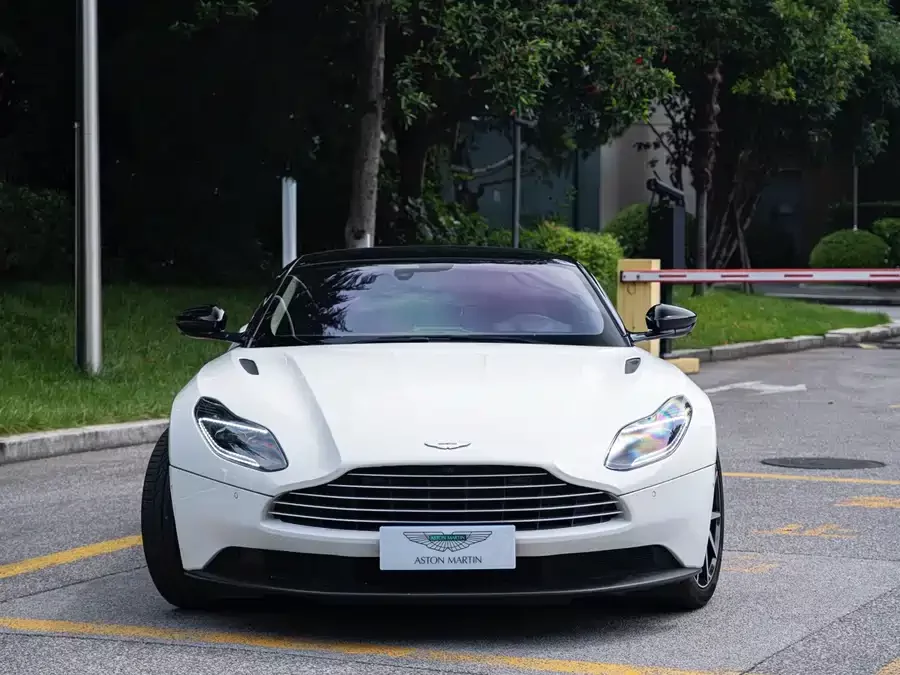 Aston Martin DB11