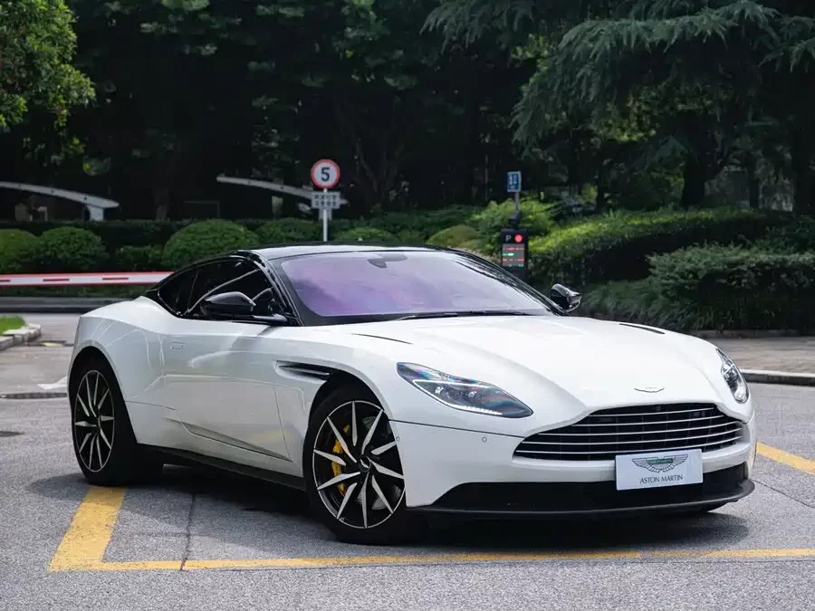 Aston Martin DB11