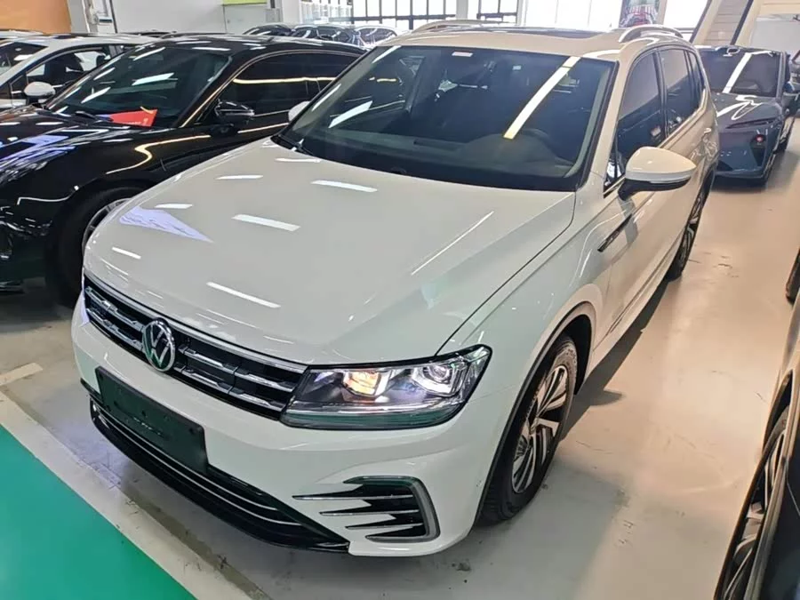 Volkswagen Tiguan L plug-in hybrid