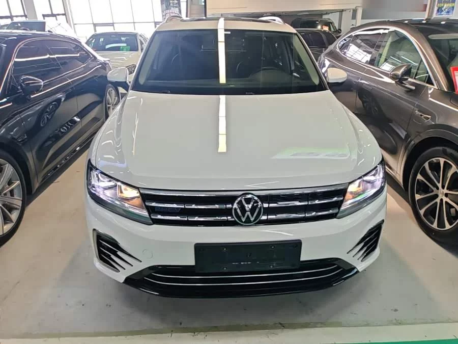 Volkswagen Tiguan L plug-in hybrid