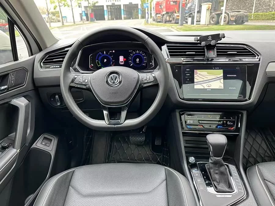 Volkswagen Tiguan L plug-in hybrid