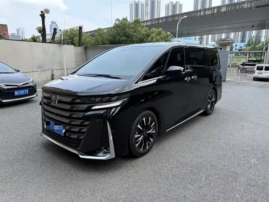 Toyota Crown Vellfire