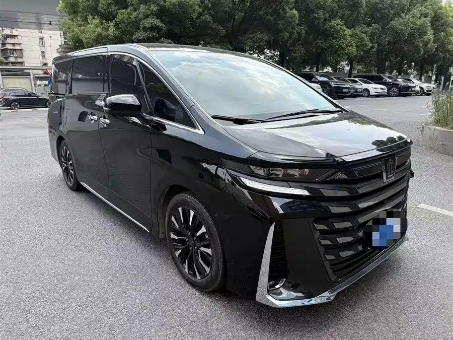 Toyota Crown Vellfire