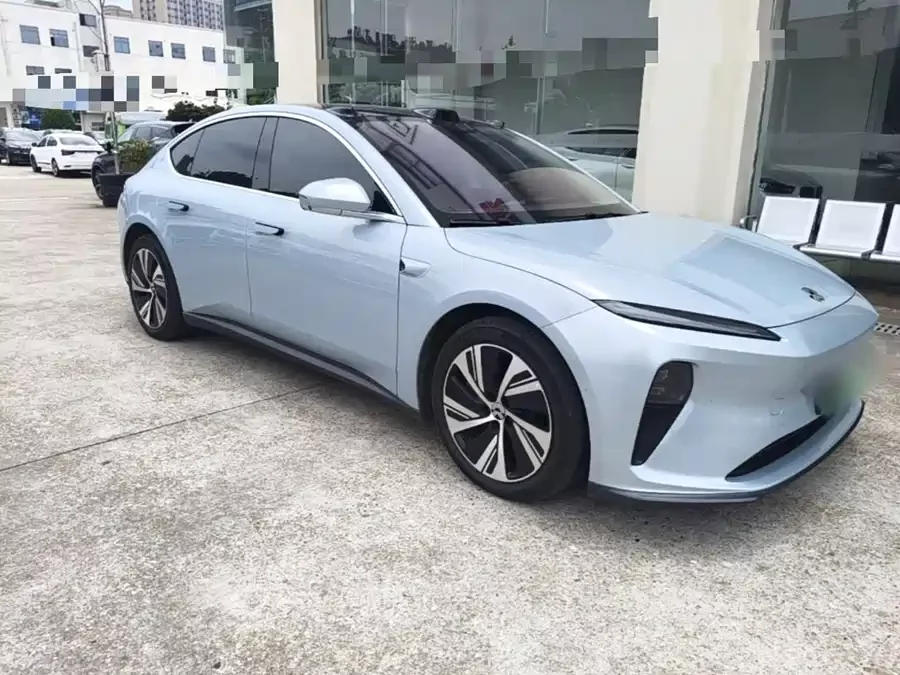 NIO ET5