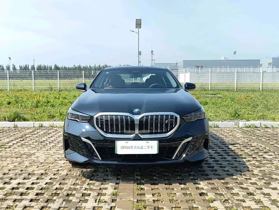 BMW i5