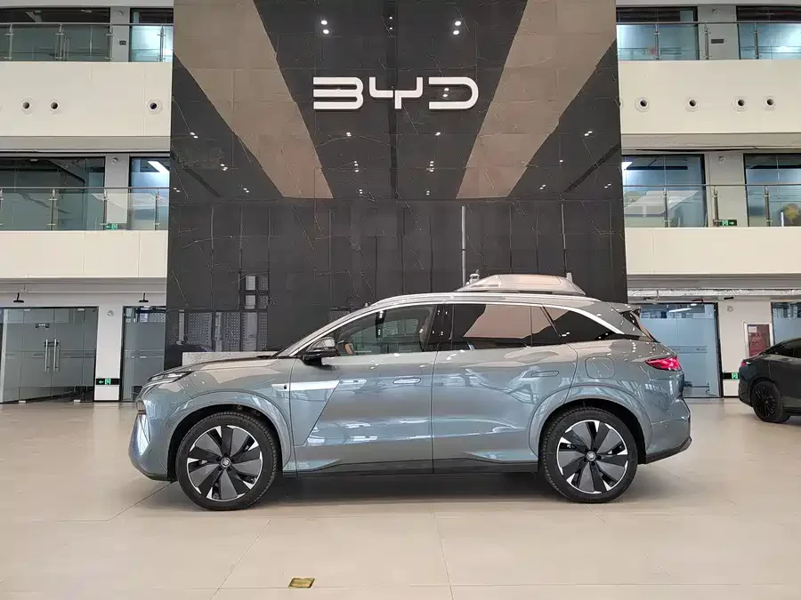 BYD Tang L