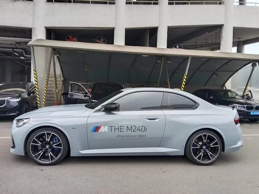 BMW M240i