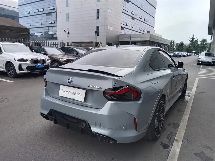 BMW M240i