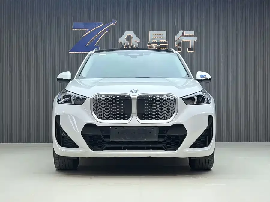 BMW iX1