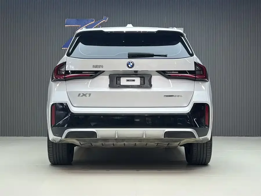 BMW iX1