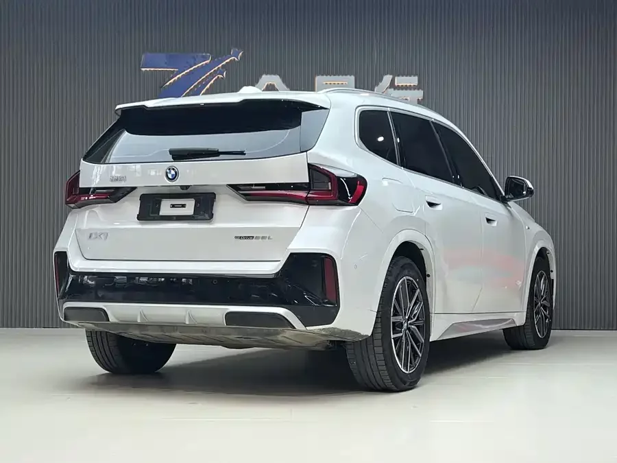 BMW iX1