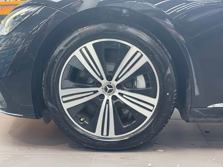 Mercedes Benz EQE