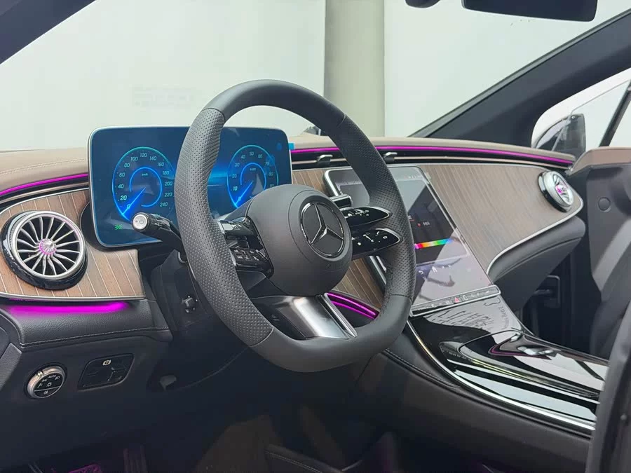 Mercedes Benz EQE