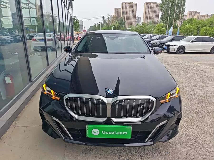 BMW i5
