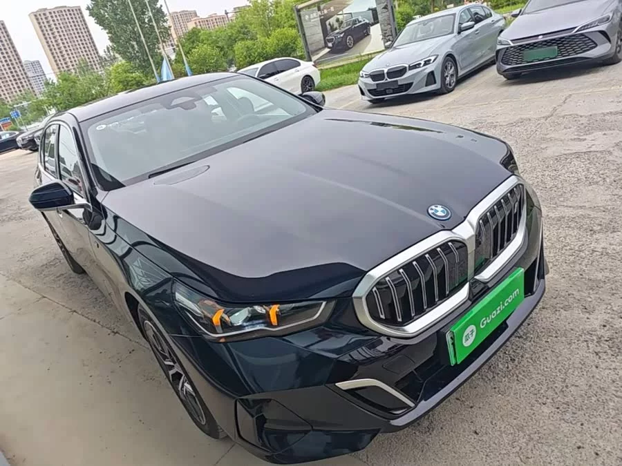 BMW i5