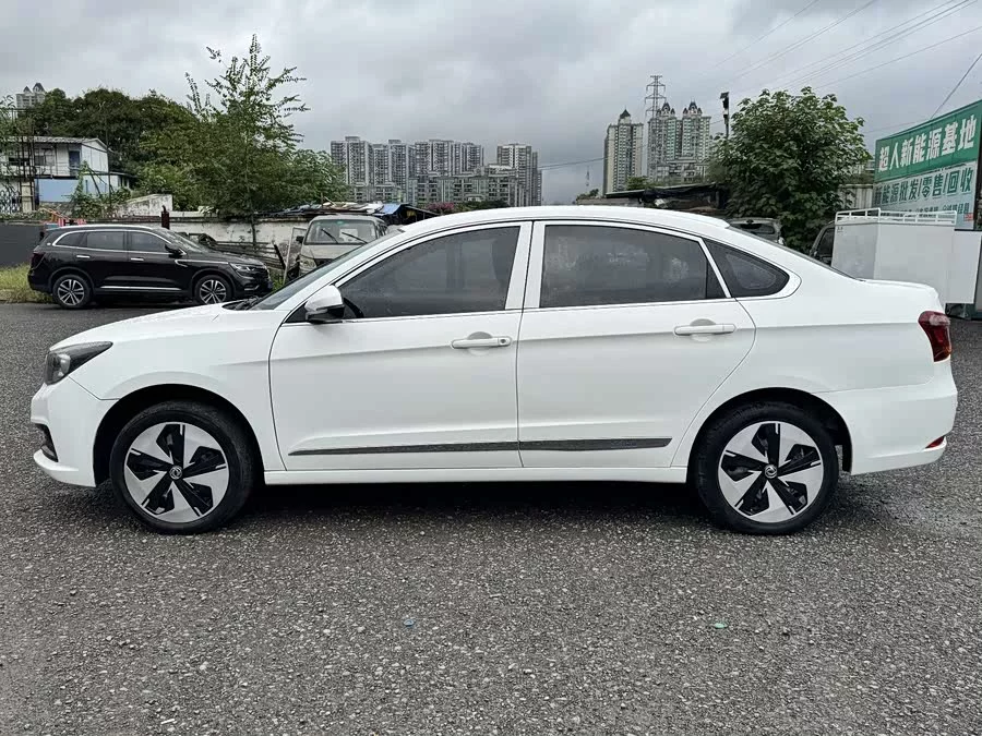 Dongfeng E70