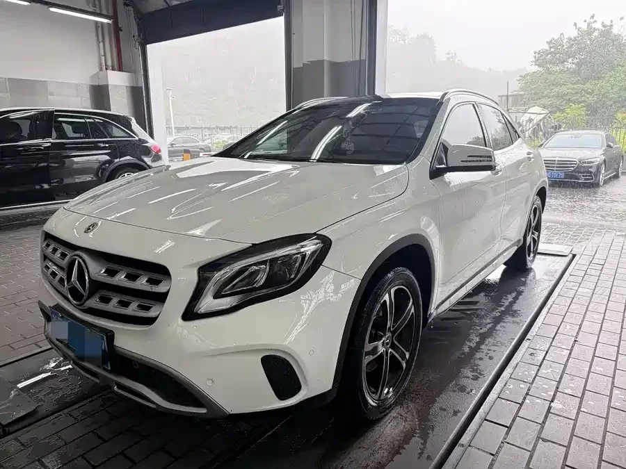 Mercedes Benz GLA