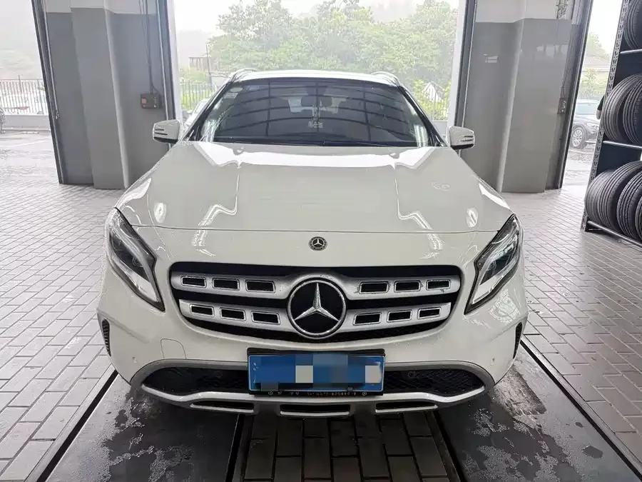 Mercedes Benz GLA