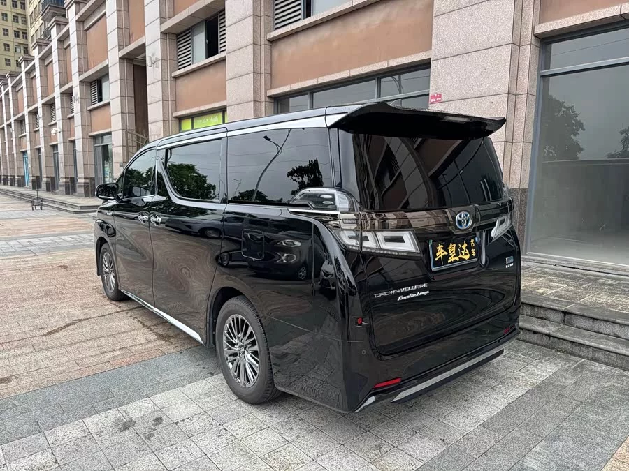 Toyota Crown Vellfire