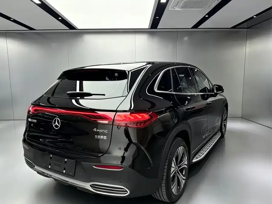 Mercedes Benz EQE SUV